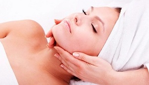 Massage zur Hautverjüngung zu Hause